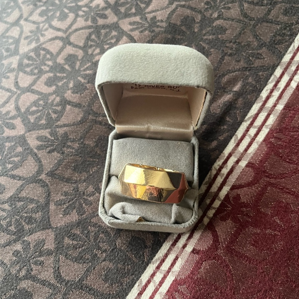 Elegant stretch Gold Ring